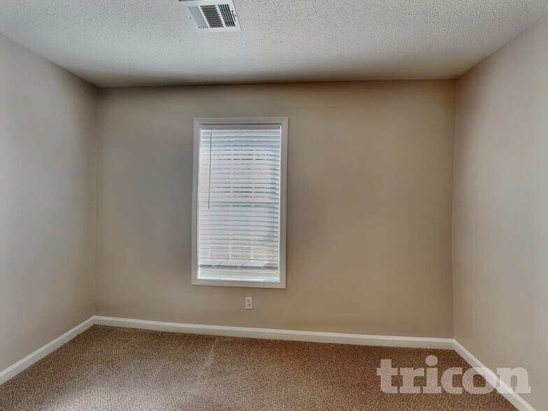 Building Photo - 3023 Ryan Rd