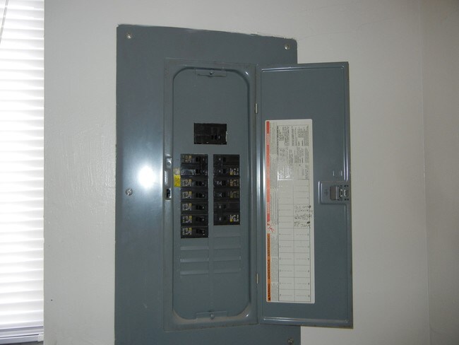 Building Photo - 445 Hunter Ave