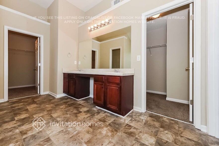 Building Photo - 5565 Platte Dr