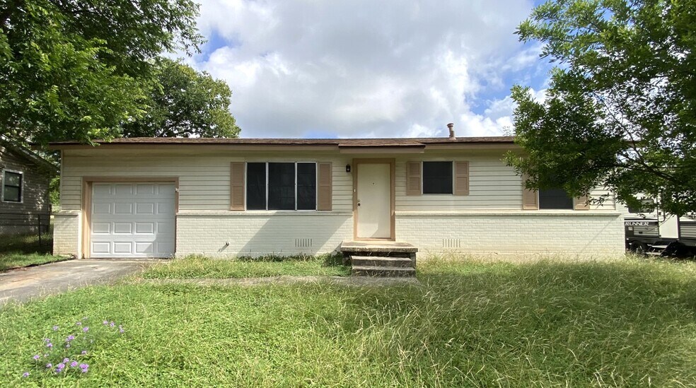 Primary Photo - 2116 Circle Dr