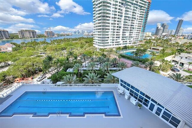 Building Photo - 100 South Pointe Dr