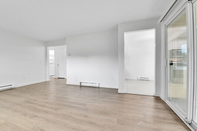 Building Photo - $1,895 - 2 Bed 2 Bath Condo in Aurora with...