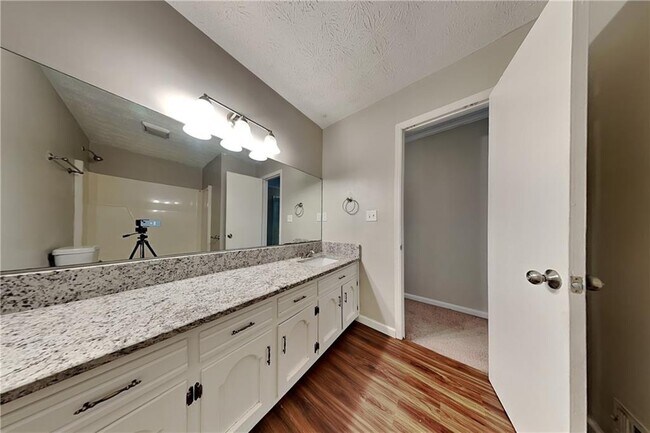 Building Photo - 751 Belmont Ridge