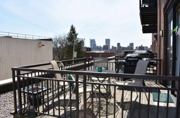 Building Photo - 1924 N Hubbard St