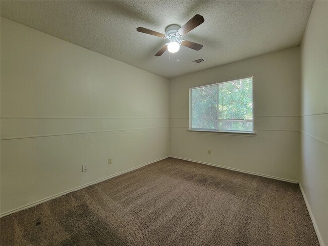 Building Photo - 7821 Estates Way