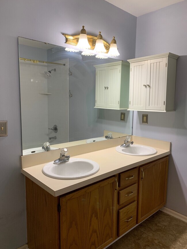 Building Photo - 3/2.5 Near Downtown Available July 25, 2026~ See appt instructions in txt
