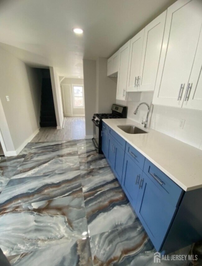 Building Photo - 315 Smith St