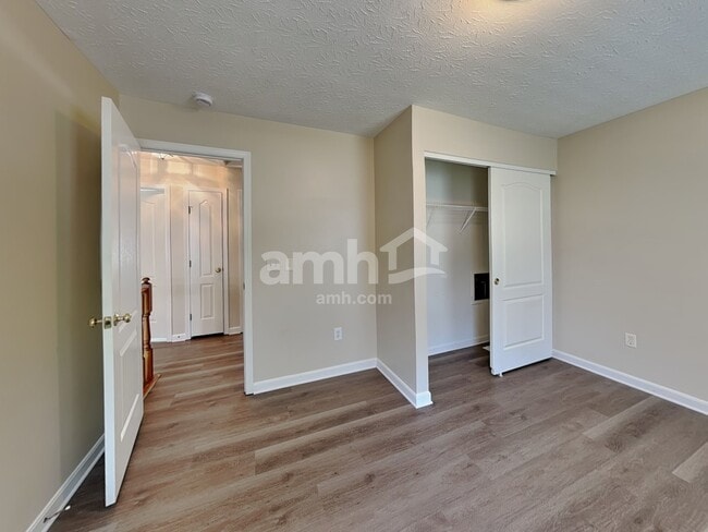 Building Photo - 1205 Emery Ridge Dr