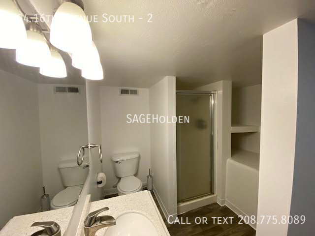 Building Photo - 404 16th Ave S