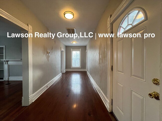 Building Photo - 360 Mountain Ave SW