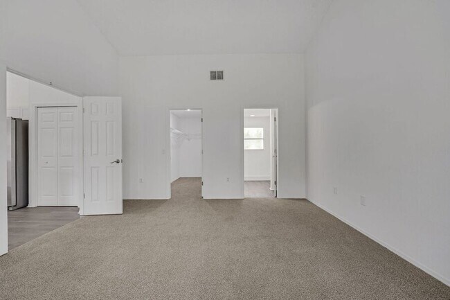 Building Photo - 529 Terranova Cir