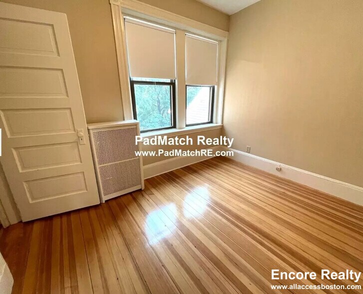 Building Photo - 109 St Paul St