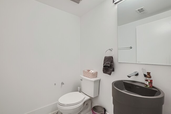 Building Photo - 5285 Mt Vernon Pkwy NW