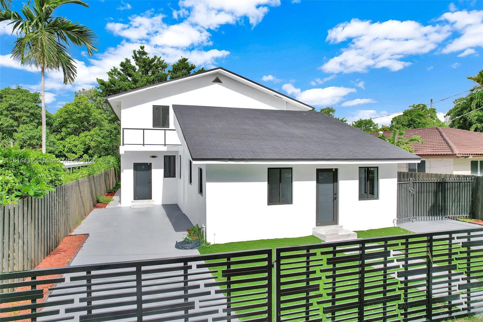 Building Photo - 972 SW 44th Ave