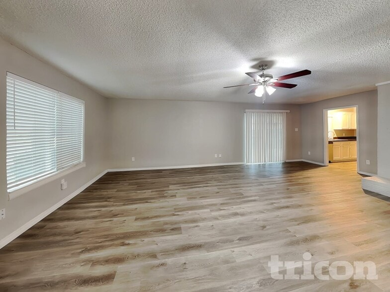 Building Photo - 1210 Green Hill Dr