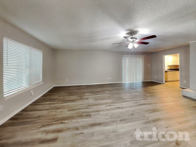 Building Photo - 1210 Green Hill Dr