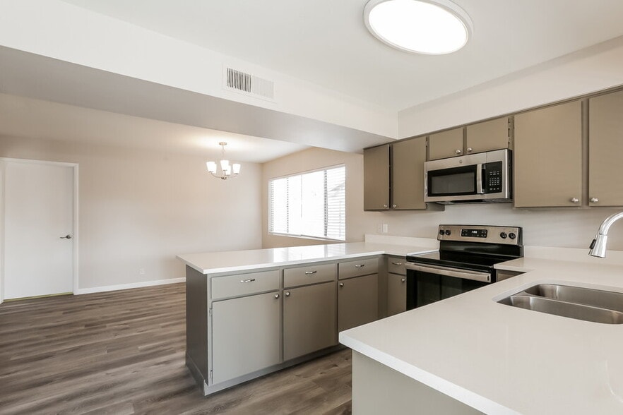 Building Photo - 307 W Nopal Pl