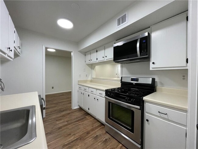 Building Photo - 1006 Dunbar Dr