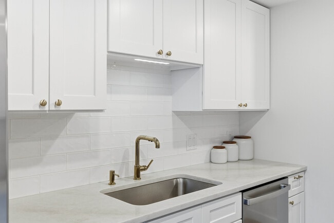 Building Photo - 60 Cinnamon Spring