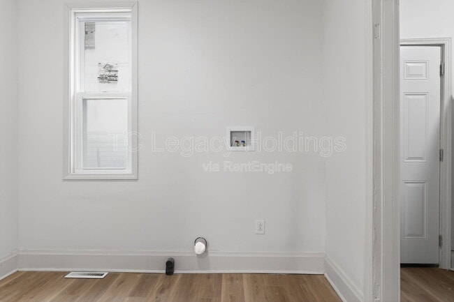 Building Photo - 281 View Ave