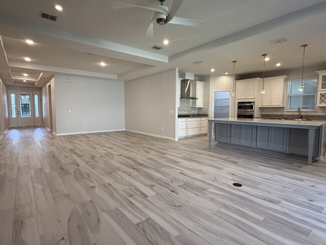 Building Photo - 4753 Ter Blf St