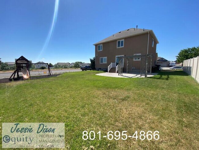 Building Photo - 910 James Cir