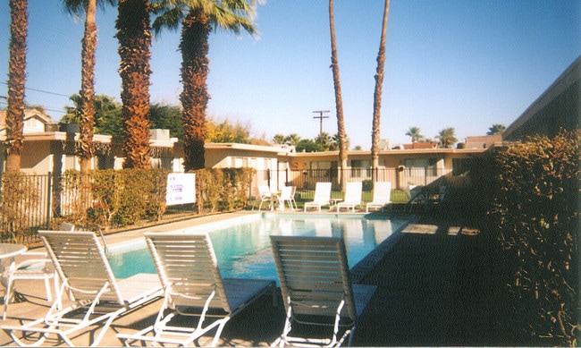Alternate Building Photo 3 - Palm Plaza Apartments
