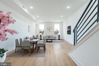 Building Photo - 737 N 42nd St