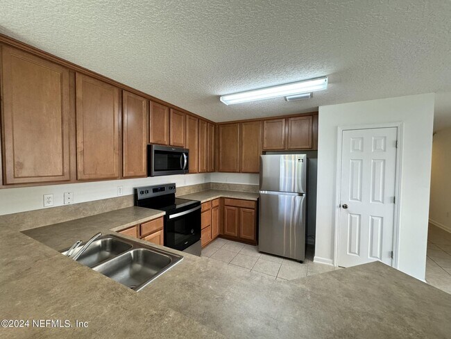 Building Photo - 1500 Calming Water Dr