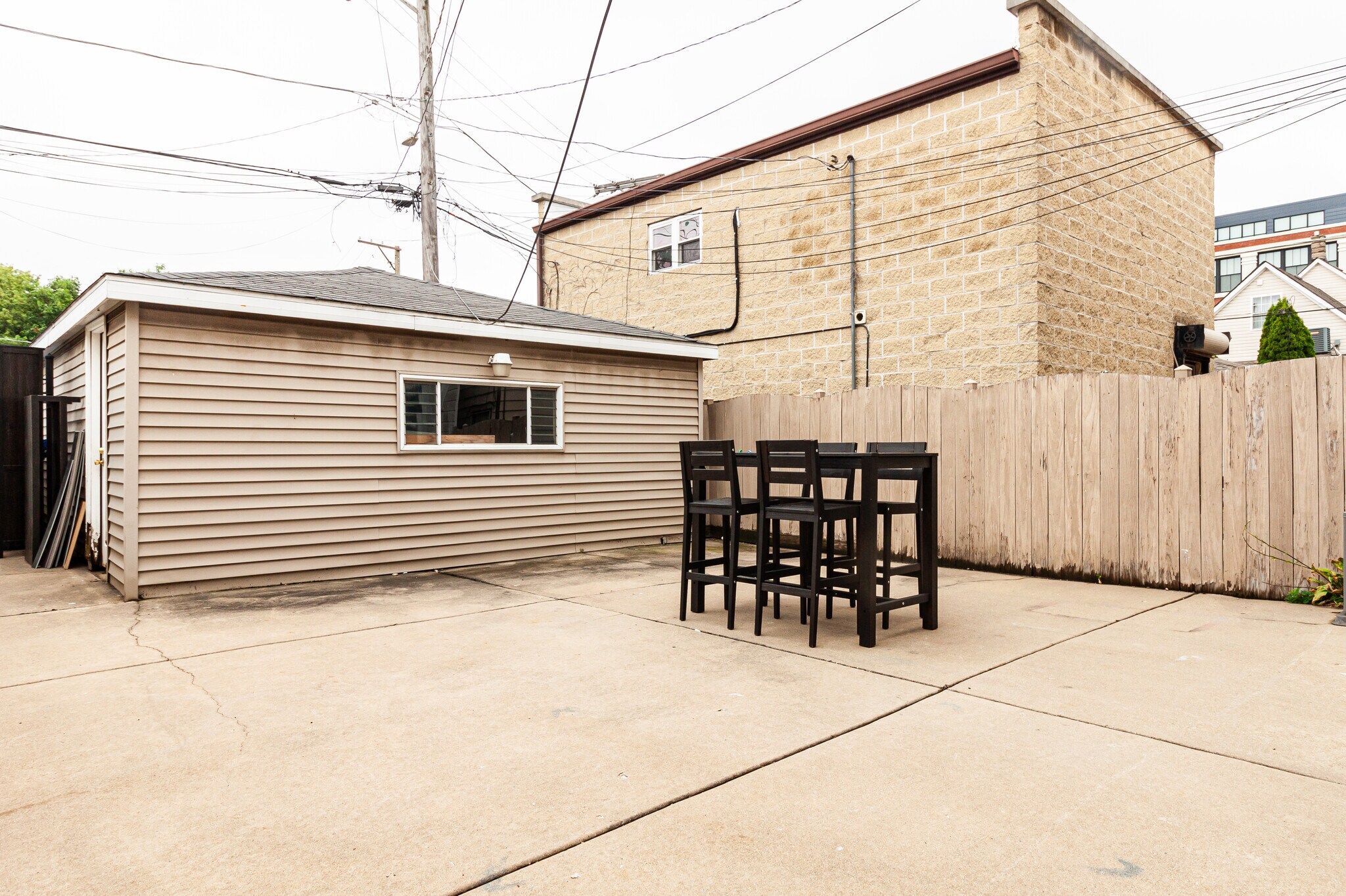 Building Photo - 2507 W Diversey Ave