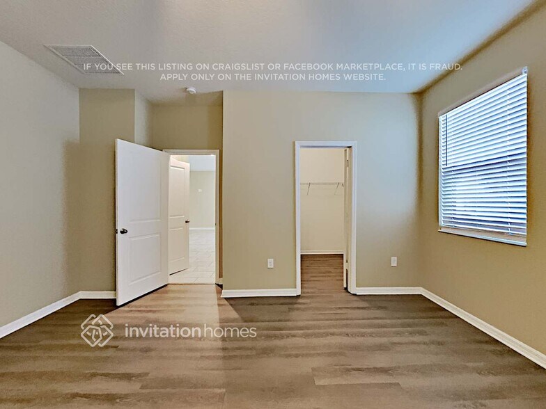 Building Photo - 14231 Seranoa Dr