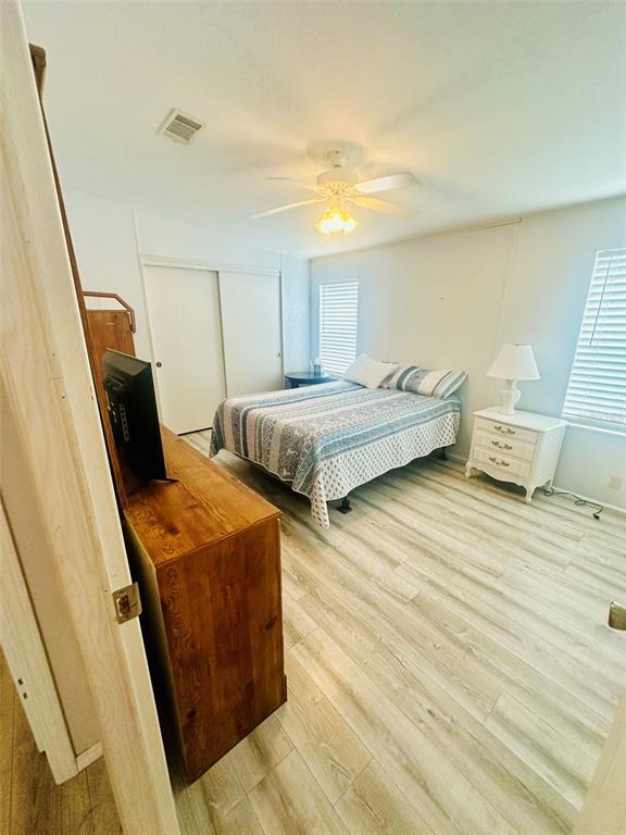 Building Photo - 2305 Bay Dr