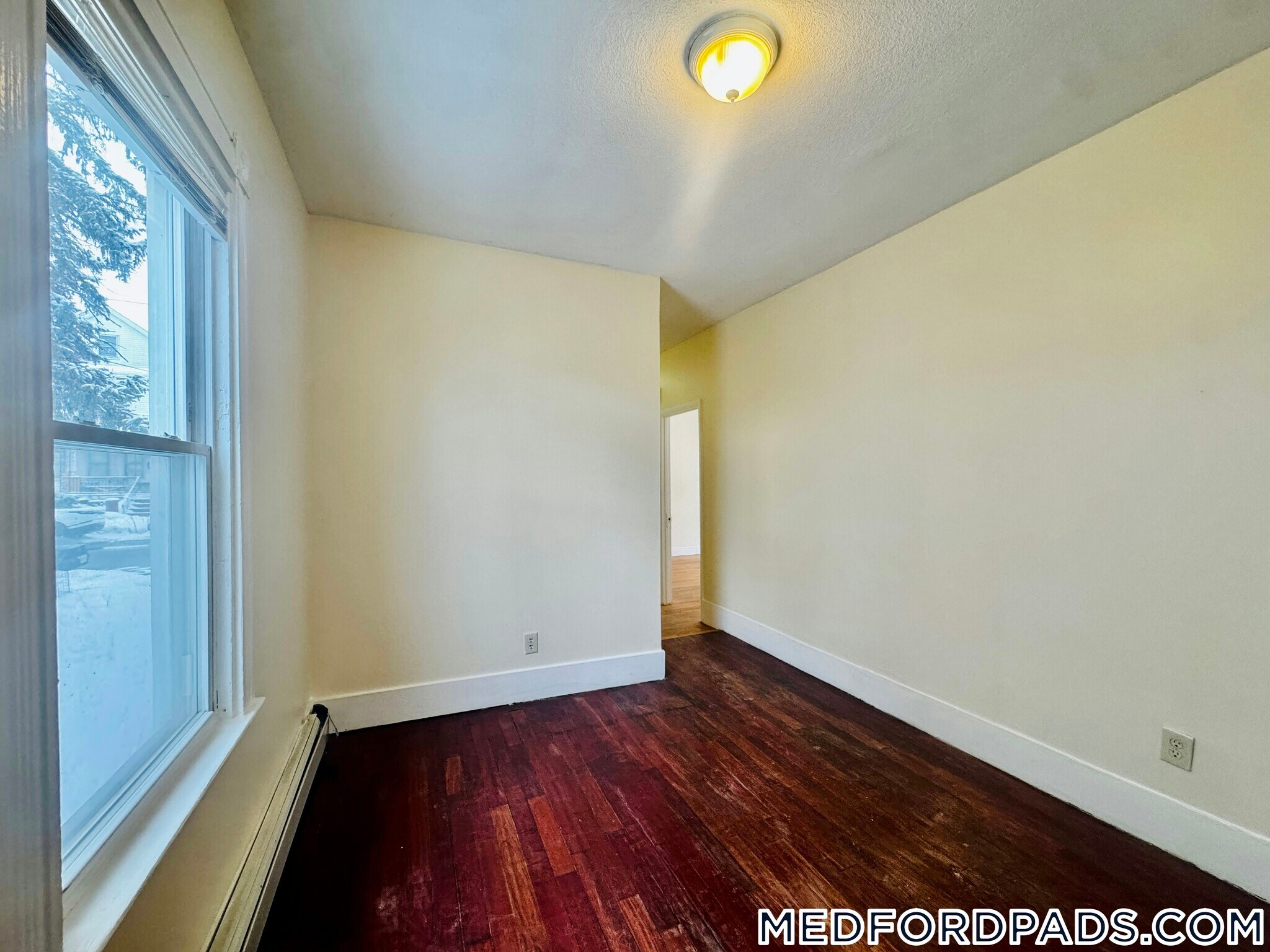 Building Photo - 569 Main St