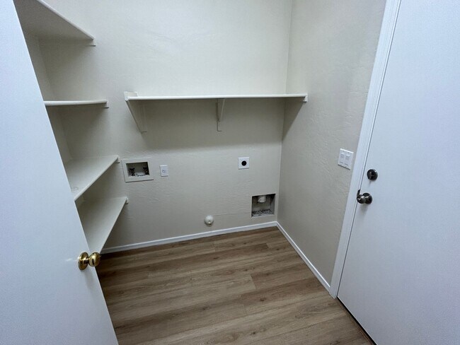 Building Photo - 6315 S 69th Glen