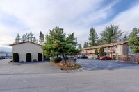 Building Photo - Look no Further, Tyee offers a SUPER 2bed/1bath! Call now for details and a showing!