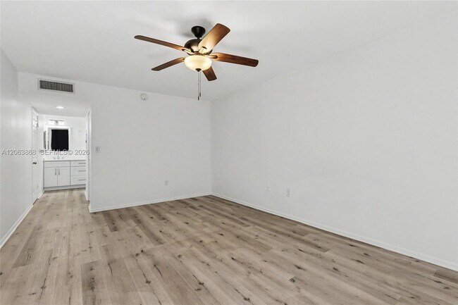Building Photo - 1410 Sheridan St