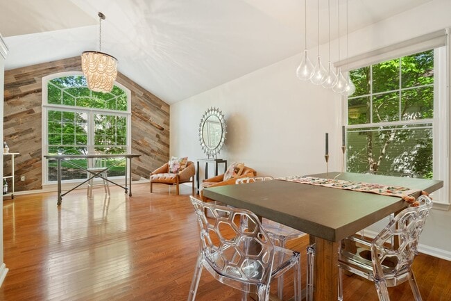 Building Photo - Single Family Home: Durham/Chapel Hill Line