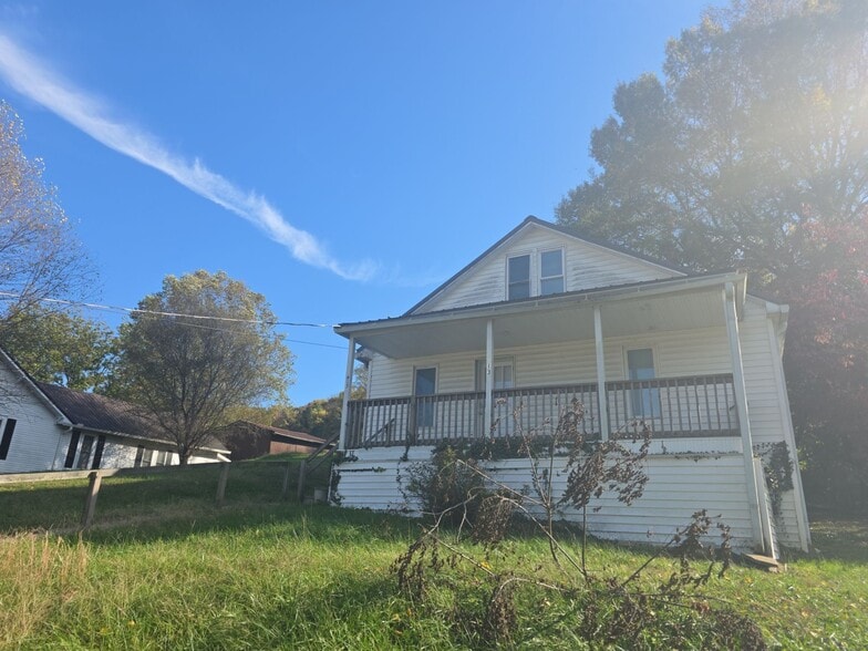 Primary Photo - 613 Evans St