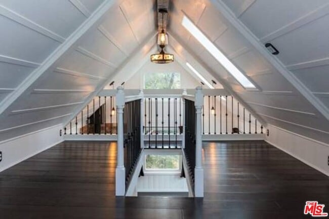 Building Photo - 638 N Topanga Canyon Blvd