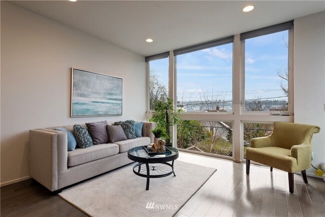 Building Photo - 2321 Boylston Ave E