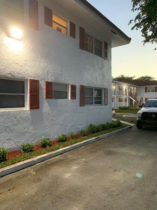 Interior Photo - 10120 NW 36 St Coral Springs, FL 33065