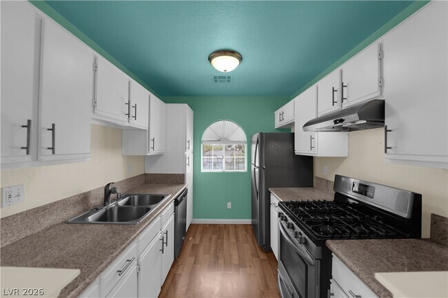 Building Photo - 6836 W Elm Creek Dr
