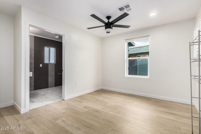 Building Photo - 1606 W Keim Dr