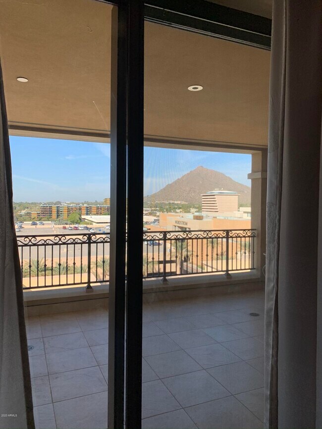 Building Photo - 7175 E Camelback Rd