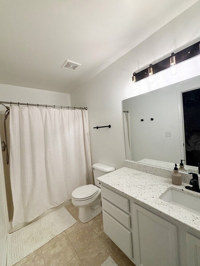 Master bathroom - 2218 Patrick Ln