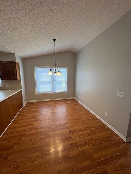 Building Photo - 118 W Victoria Ct