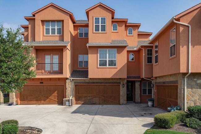 Building Photo - 2640 Venice Dr