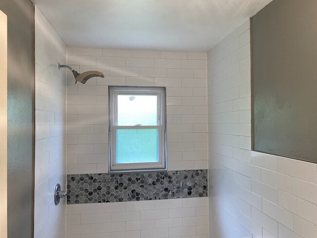 Building Photo - 3006 Benchwood Rd