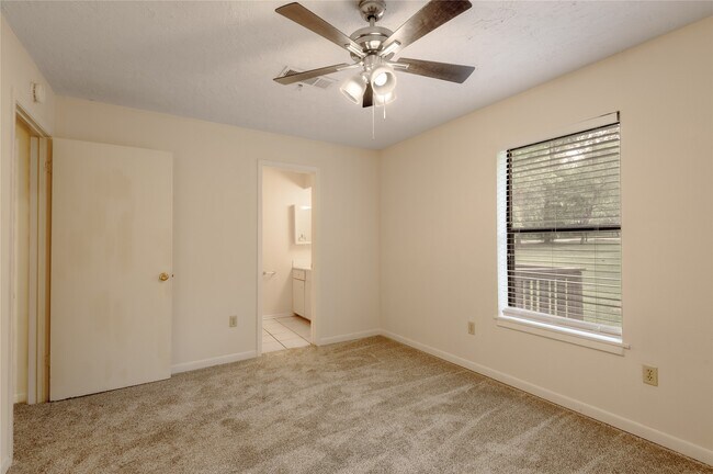 Building Photo - 138 Summer Pl