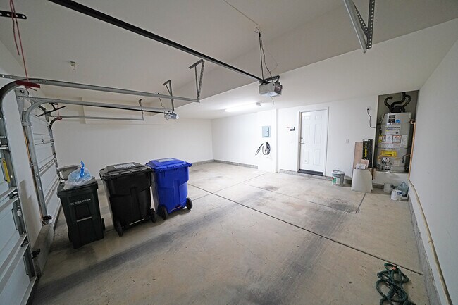 Building Photo - 28635 N Pietro Dr